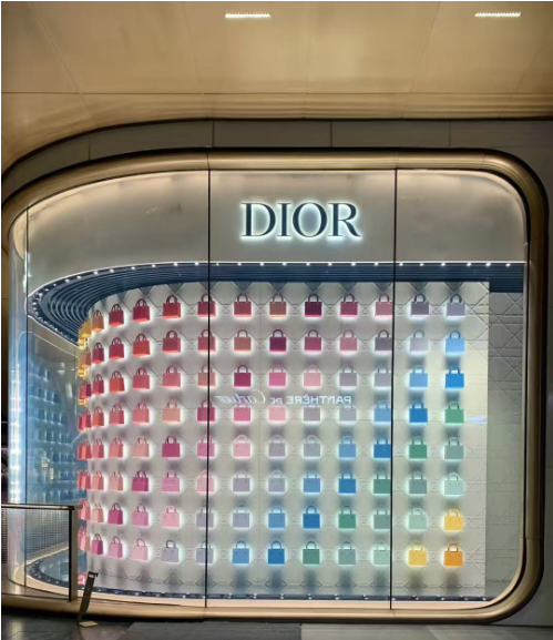 チェーン店のための人目を引く小道具を作成するには